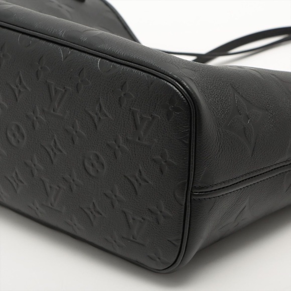 Louis Vuitton Neverfull Giant Monogram Empreinte MM in Black (Authentic) - Picture 6 of 15